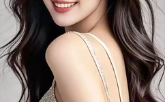 女教师朝学生喷液体